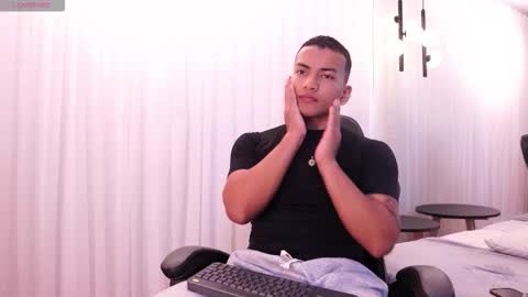 rafa_cruz online show from March 2, 12:34 pm