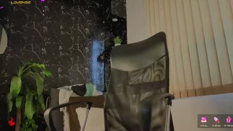 Snapshot of rafael_mendez chatting on January 18, 8:12 pm R A F A E L online show from January 18, 8:12 pm