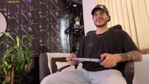 Snapshot of rafael_mendez chatting on January 31, 8:51 pm R A F A E L online show from January 31, 8:51 pm