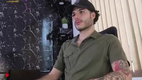 Snapshot of rafael_mendez chatting on February 10, 8:46 pm R A F A E L online show from February 10, 8:46 pm