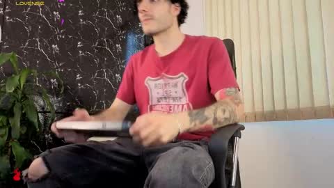 Snapshot of rafael_mendez chatting on February 22, 8:51 pm R A F A E L online show from February 22, 8:51 pm