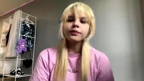 Snapshot of raguellipscombe chatting on April 11, 10:08 am Eshly online show from April 11, 10:08 am