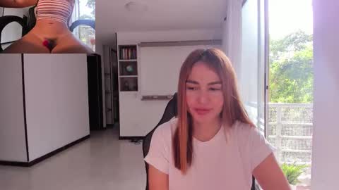 Snapshot of rainbow_jenny chatting on November 14, 1:10 pm Jennyindependent model . online show from November 14, 1:10 pm