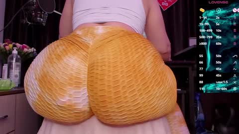 Laura online show from January 10, 2:46 am