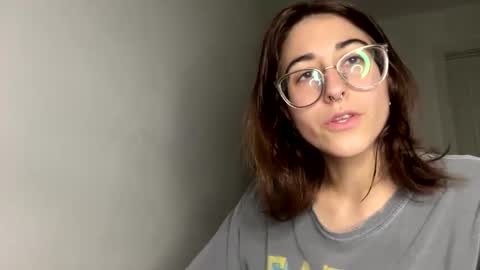 Snapshot of raiyvyn chatting on December 6, 4:03 am Ray Ray online show from December 6, 4:03 am