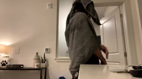 Snapshot of raiyvyn chatting on February 20, 4:39 am Ray Ray online show from February 20, 4:39 am