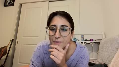 Snapshot of raiyvyn chatting on October 16, 4:02 am Ray Ray online show from October 16, 4:02 am