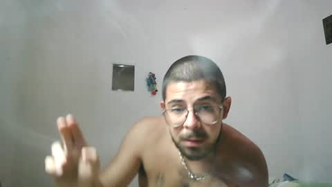 Snapshot of ralphillips25 chatting on June 12, 5:01 pm ralphillips25 online show from June 12, 5:01 pm