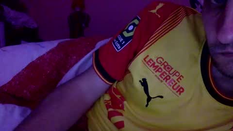 Snapshot of randobad12 chatting on December 1, 9:15 pm randobad12 online show from December 1, 9:15 pm