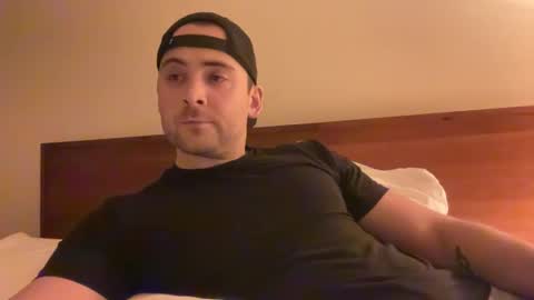 Snapshot of randomdude5950 chatting on December 18, 2:32 am randomdude5950 online show from December 18, 2:32 am