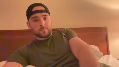 Snapshot of randomdude5950 chatting on January 22, 2:48 am randomdude5950 online show from January 22, 2:48 am