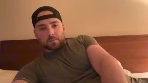 Snapshot of randomdude5950 chatting on February 19, 3:17 am randomdude5950 online show from February 19, 3:17 am