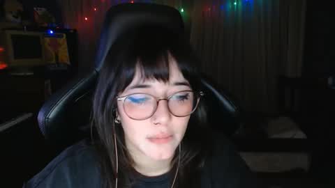 randomegirl666 online show from April 23, 2:35 am