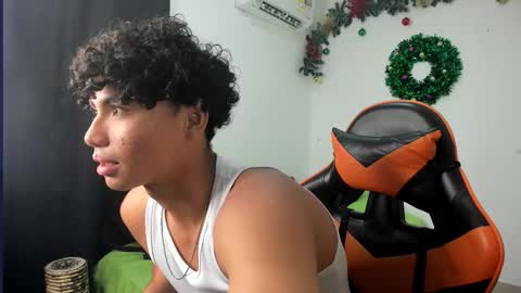 randy_escobar online show from December 16, 6:35 pm