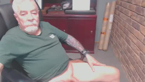 Snapshot of randyrodluvs69 chatting on September 20, 5:41 am randyrodluvs69 online show from September 20, 5:41 am