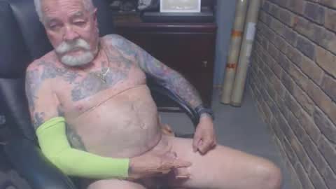 Snapshot of randyrodluvs69 chatting on October 22, 12:22 am randyrodluvs69 online show from October 22, 12:22 am