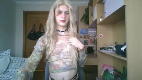 Snapshot of ranya_may chatting on March 9, 3:38 pm Ranya online show from March 9, 3:38 pm