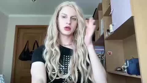 Snapshot of ranya_may chatting on April 17, 11:24 am Ranya online show from April 17, 11:24 am