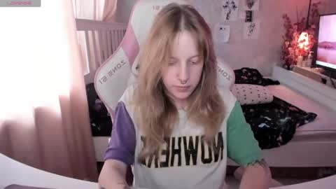 Snapshot of rapunzel_cute chatting on June 9, 1:12 pm Rapunzel online show from June 9, 1:12 pm