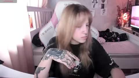 Snapshot of rapunzel_cute chatting on June 11, 12:14 pm Rapunzel online show from June 11, 12:14 pm