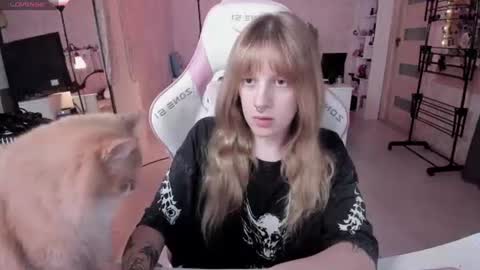 Snapshot of rapunzel_cute chatting on June 13, 5:22 pm Rapunzel online show from June 13, 5:22 pm