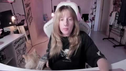 Snapshot of rapunzel_cute chatting on June 14, 6:10 pm Rapunzel online show from June 14, 6:10 pm