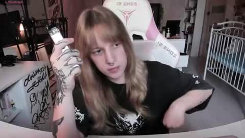 Snapshot of rapunzel_cute chatting on June 15, 1:13 pm Rapunzel online show from June 15, 1:13 pm