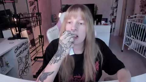 Snapshot of rapunzel_cute chatting on June 17, 1:12 pm Rapunzel online show from June 17, 1:12 pm
