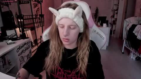Snapshot of rapunzel_cute chatting on June 24, 1:10 pm Rapunzel online show from June 24, 1:10 pm