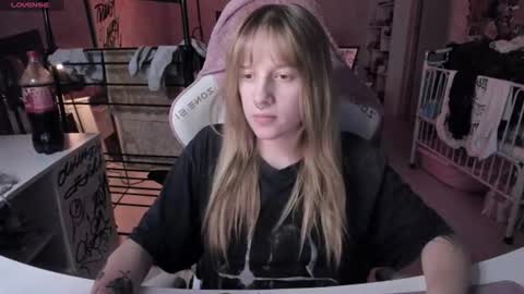 Snapshot of rapunzel_cute chatting on June 28, 6:25 pm Rapunzel online show from June 28, 6:25 pm