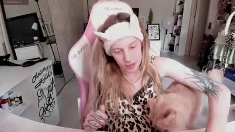Snapshot of rapunzel_cute chatting on July 10, 1:25 pm Rapunzel online show from July 10, 1:25 pm