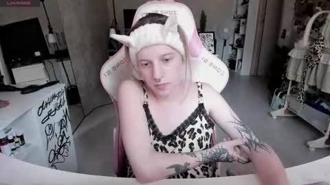 Snapshot of rapunzel_cute chatting on July 11, 1:14 pm Rapunzel online show from July 11, 1:14 pm
