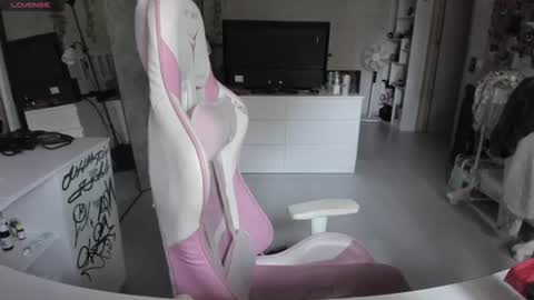 Snapshot of rapunzel_cute chatting on July 21, 1:24 pm Rapunzel online show from July 21, 1:24 pm