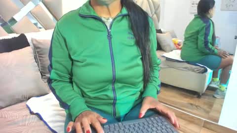 Snapshot of raquel_moore chatting on November 19, 11:32 am Raquel Moore online show from November 19, 11:32 am