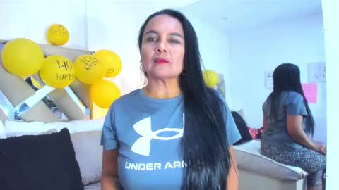 Snapshot of raquel_moore chatting on December 17, 4:35 pm Raquel Moore online show from December 17, 4:35 pm