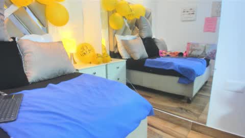 Snapshot of raquel_moore chatting on December 20, 4:25 pm Raquel Moore online show from December 20, 4:25 pm