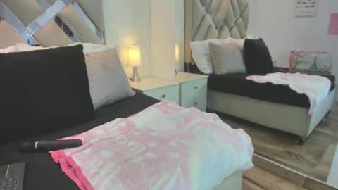 Snapshot of raquel_moore chatting on January 12, 5:07 pm Raquel Moore online show from January 12, 5:07 pm