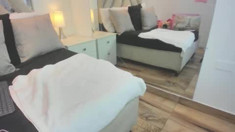 Snapshot of raquel_moore chatting on January 14, 4:56 pm Raquel Moore online show from January 14, 4:56 pm