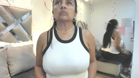 Raquel Moore  online show from February 24, 12:25 pm