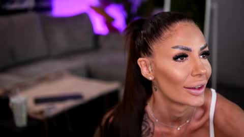 Raquelle online show from March 18, 9:23 am