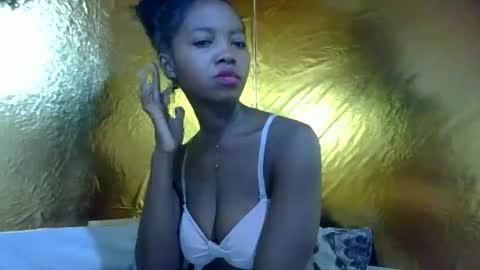 Snapshot of rasoanirinaa chatting on June 7, 11:36 am rasoanirinaa online show from June 7, 11:36 am