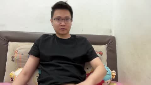 Snapshot of ratedepic17 chatting on February 2, 6:53 pm randomnaut online show from February 2, 6:53 pm