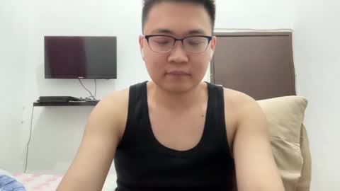 Snapshot of ratedepic17 chatting on February 9, 2:29 pm randomnaut online show from February 9, 2:29 pm