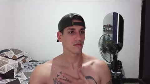 Snapshot of raul240335 chatting on August 4, 2:04 am Raul online show from August 4, 2:04 am