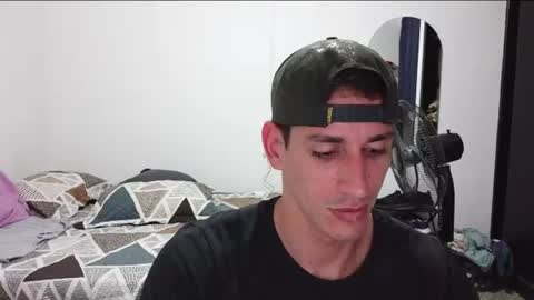 Snapshot of raul240335 chatting on August 8, 10:56 pm Raul online show from August 8, 10:56 pm