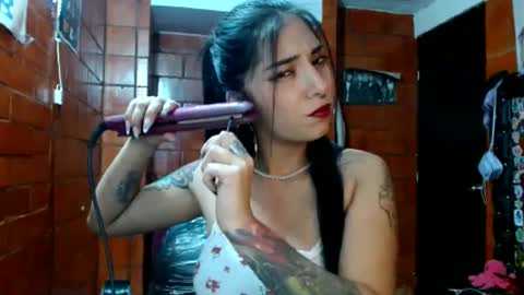 Snapshot of raven__purple chatting on January 19, 12:17 am raven__purple online show from January 19, 12:17 am