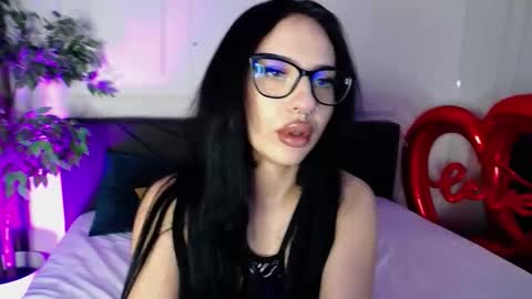 Raven Foxxy online show from March 4, 7:03 am