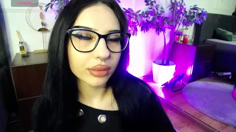 Raven Foxxy online show from April 9, 6:02 am