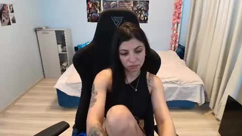 Snapshot of raven_haired_goddess chatting on June 29, 12:16 pm raven_haired_goddess online show from June 29, 12:16 pm