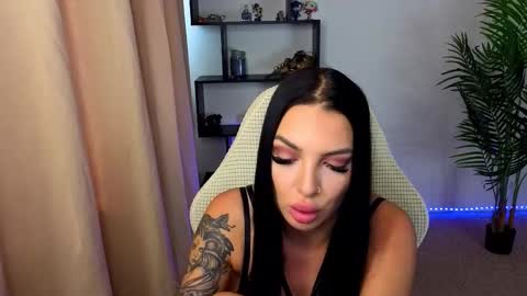 raven_inkk online show from November 20, 11:10 am